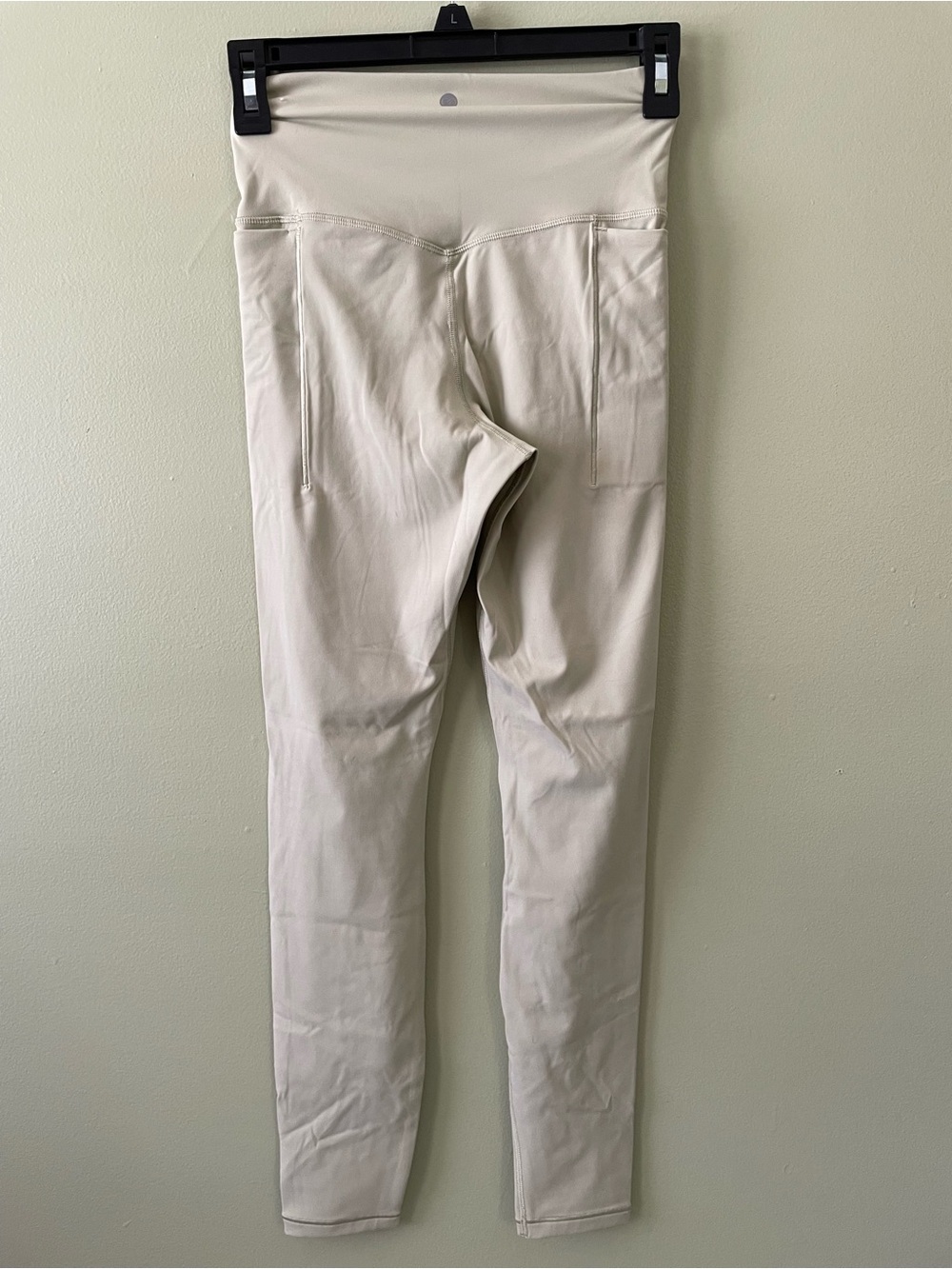 High-Waist Seam Pocket Leggings — Very Pale Light Green - Picture 2 of 3